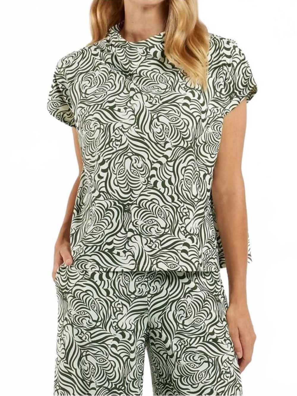 Jude Connally Cropped Pants & Short Sleeve Set Hidden Tiger Cream Green XS - Picture 8 of 16